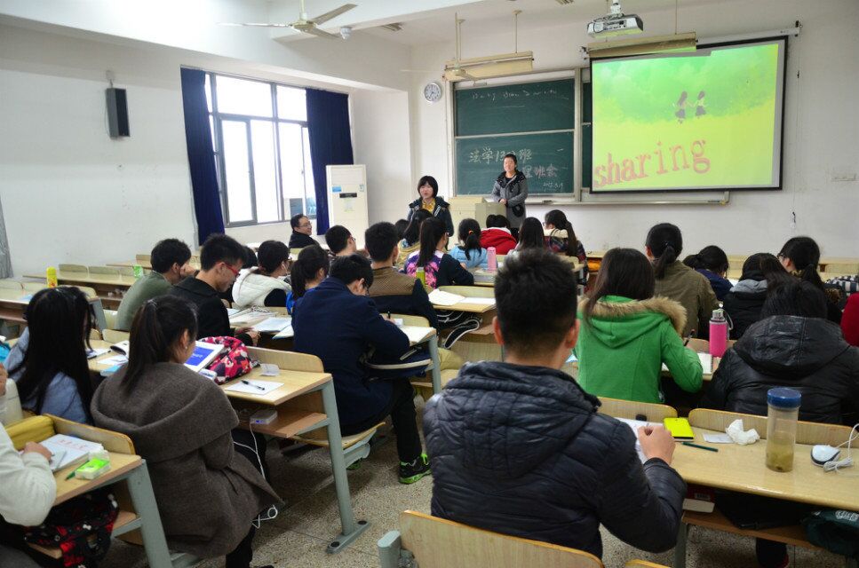 法学1302班开展心理健康教育周主题班会