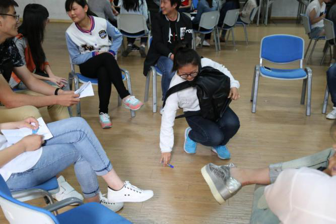 我校举办“感悟人生 活出精彩”大型体验式团体心理辅导