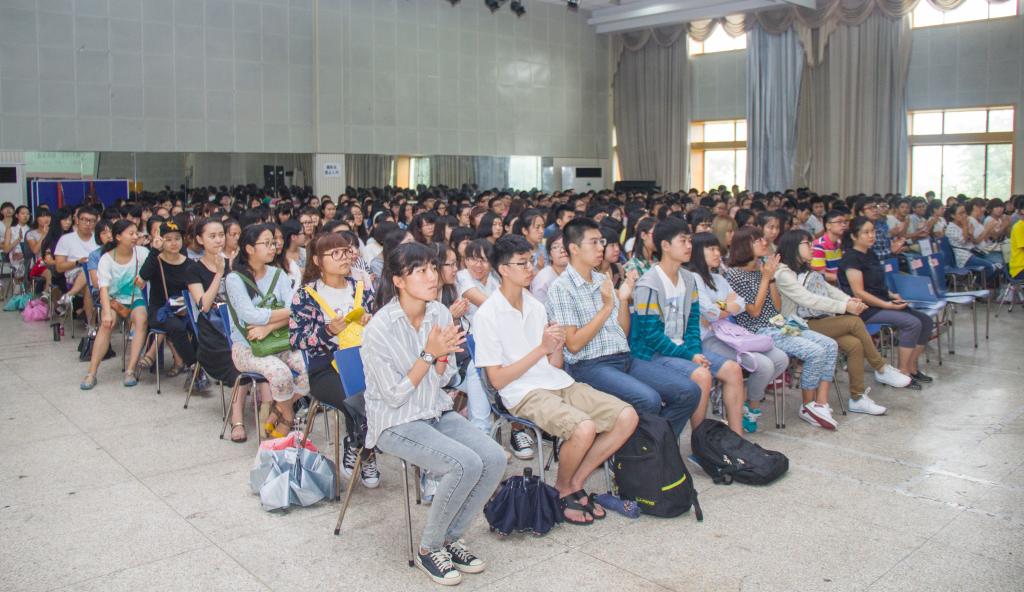 “我的青春我做主”——记纺织服装学院新生心理导航讲座